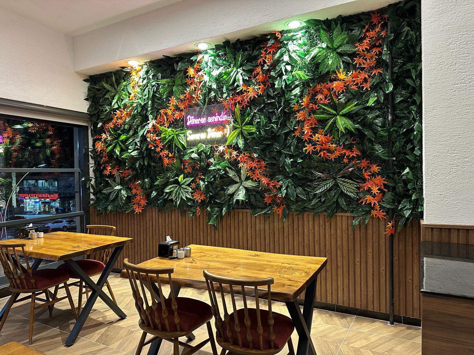 Kafe ve Restoranlarda Modern Dokunuş: Samara Döner Dikey Bahçe Projemiz